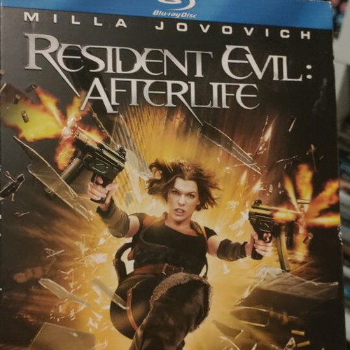 Resident Evil Afterlife Blu-Ray like new, English subtitles, slipcover