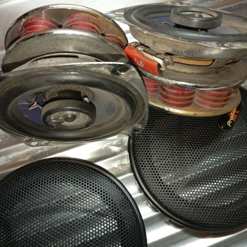 Pair of 4Ω 80W car speakers used with covers