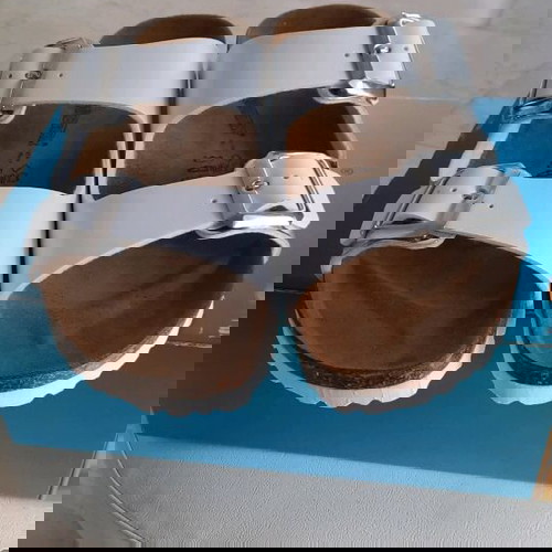 Νέα γυναικεία πέδιλα Nak λευκά με ρυθμιζόμενο λουράκι, μέγεθος 37