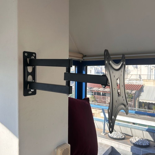 Corner TV Wall Mount like new, 14”–55”, adjustable arm