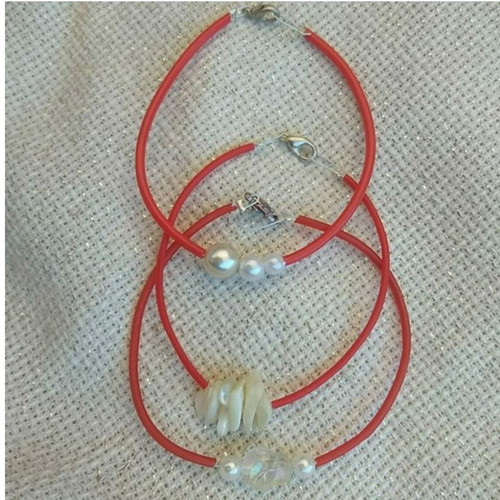 Martis Bracelets new, set of 3 red with white beads