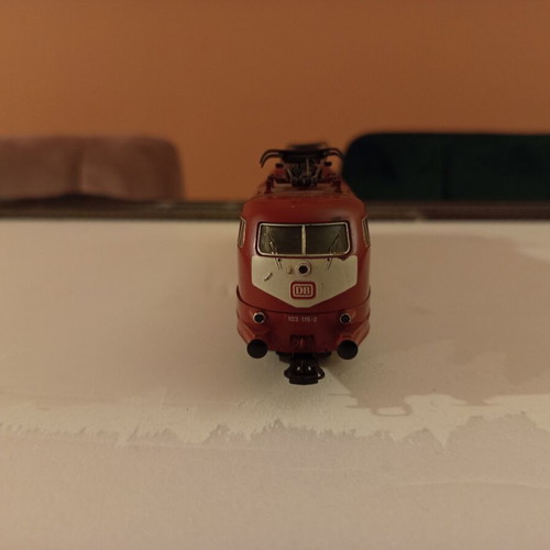 Lima BR 103 and I.C. wagons used train set