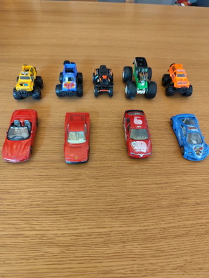 Лот употребявани колички с Burago и Hot Wheels