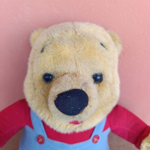 Winnie the Pooh Wiggle & Giggle Mattel 1997 used with motion and sound