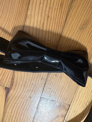 Children's belt like new, black vinyl with bow 55 cm