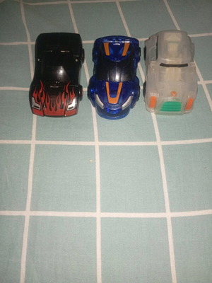 Mecardimal collectibles like new, pack of 3