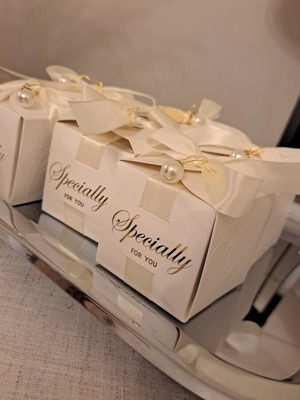 Packaging boxes like new, set of 22 with ribbon and pearls