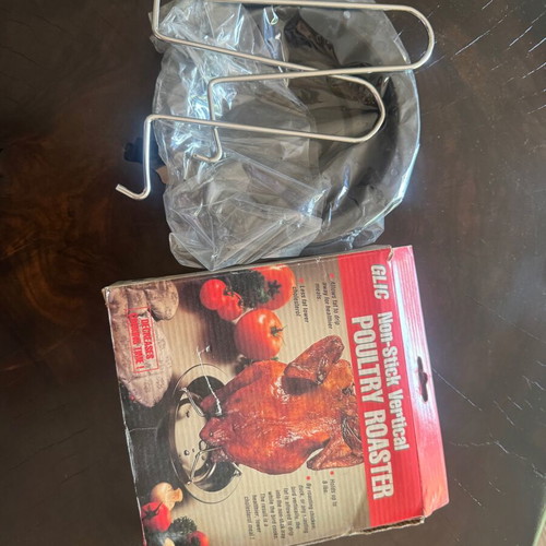 Non stick vertical poultry roaster new with box
