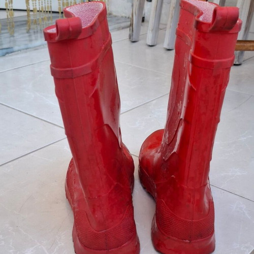 Red rain boots used, size 39