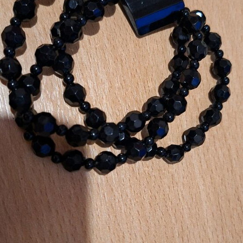 Bracelet with black stones elastic like new, diameter 6 cm
