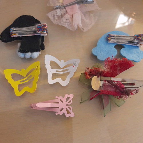 Set of 7 hair clips like new