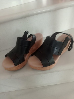 Clarks ανατομικά δερμάτινα πέδιλα σαν καινούργιο, μαύρα, νούμερο 38