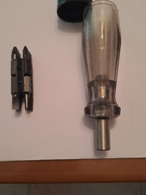 Screwdriver with 8 interchangeable bits new