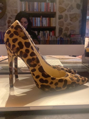 Doukissa Nomikou Dutchess collection pumps like new, size 39
