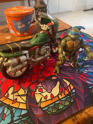 Mutant Ninja Turtles motorcycle with Leonardo 2002 like new