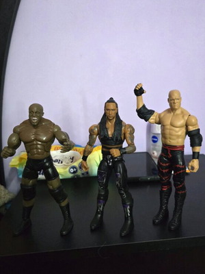 WWE figures like new with Bobby Lashley, Damian Priest and Kane