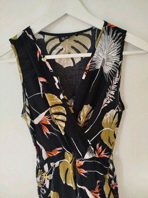 Viscose dress like new, small/medium, black with belt and zipper