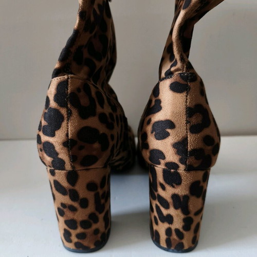 Μποτάκια μυτερά animal print καινούργια, μέγεθος 41