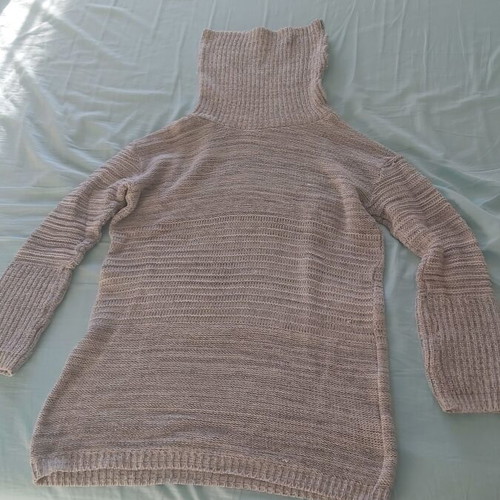 Turtleneck sweater like new, size large by Simple