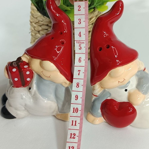 Ceramic gnome salt and pepper shaker set like new