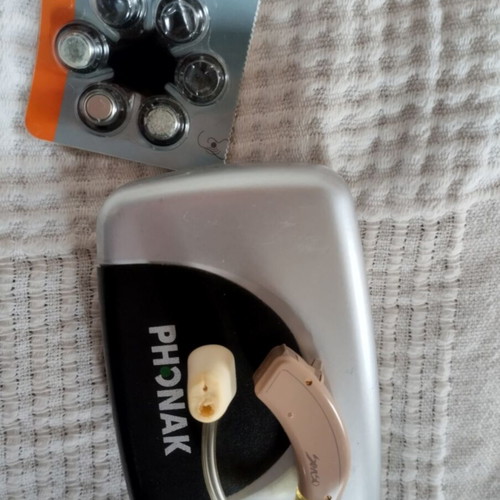 Senso Wider Digital Hearing Aid used with 3 batteries included