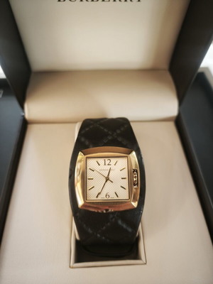Burberry BU4053 ελβετικό ρολόι με δερμάτινο λουράκι καπιτονέ