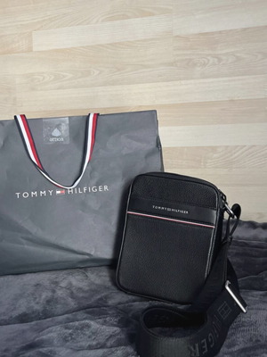 Tommy Hilfiger men's bag new, black