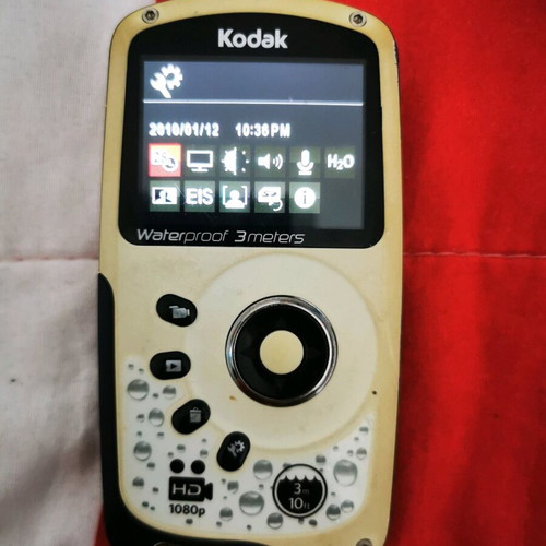 Kodak Playsport Full HD video camera like new with card and case