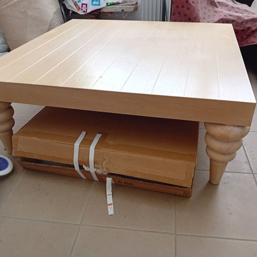 Coffee table used in good condition