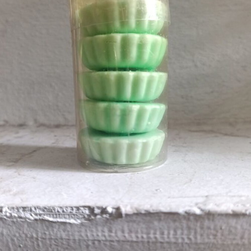 Green tealight candles new, pack of 5