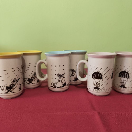 Tea and coffee mugs set of 6 like new with colorful interiors and sketches