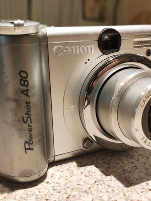 Canon Powershot A80 AiAF μεταχειρισμένη φωτογραφική μηχανή με θέμα στον φακό