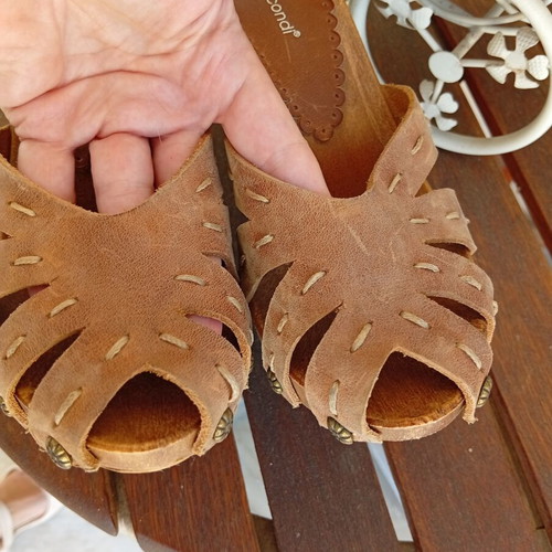 Leather Tampa sandals with wooden platform, like new, size 37