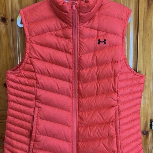 Umbro sleeveless jacket with down filling like new, red