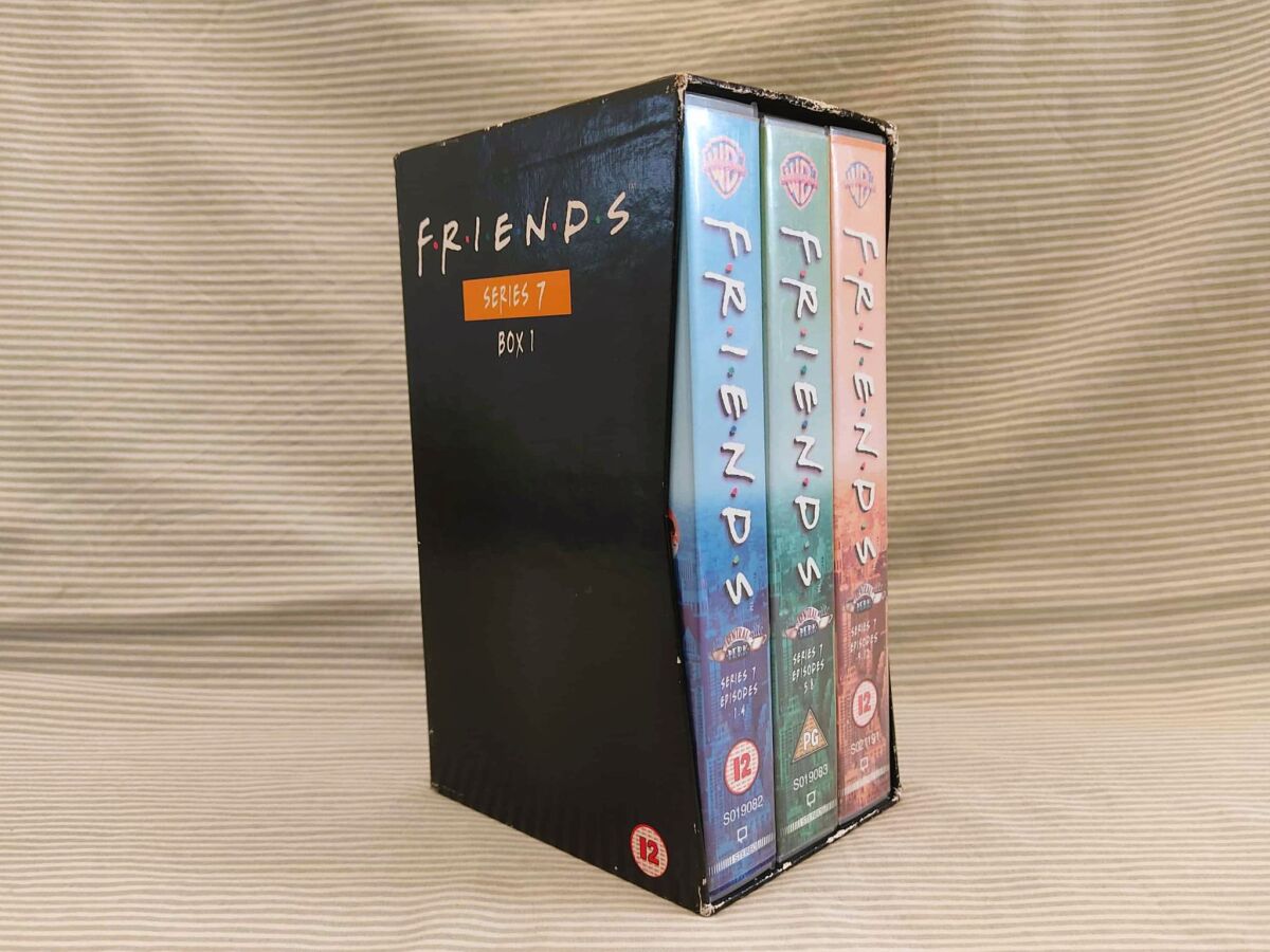 その他 Friends - Series 7 Eps 17 [VHS] Friends box set with 3 used VHS tapes,… - € 17,00 - Vendora.cy