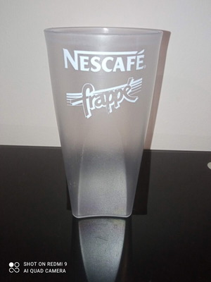Vintage πλαστικό ποτήρι Nescafé Frappé μεταχειρισμένο, 90s-00s ρετρό