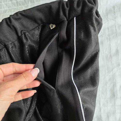 Please pants used, size M, black with wear