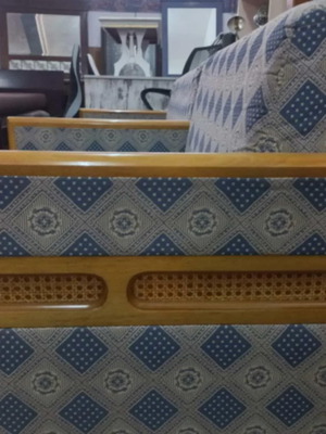 Διθέσιος καναπές και πολυθρόνα με ψάθα μεταχειρισμένα και αποθηκευτικό χώρο