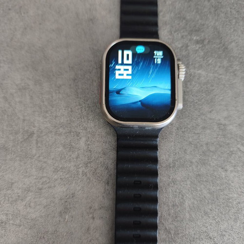 Smart watch used, excellent condition, fully functional with cable
