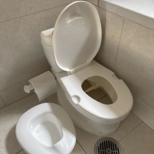 Τουαλέτα μωρού με ήχο καζανάκι σαν καινούργιο