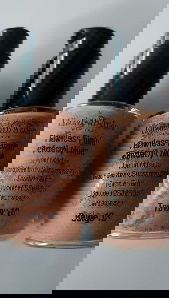 Δύο make up της ELIZABETH ARDEN