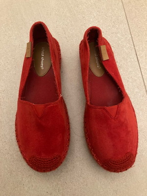 Ideal Shoes women's shoes used, size 38, red
