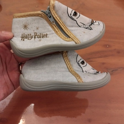 Baby slippers size 21 Harry Potter like new, beige with gold
