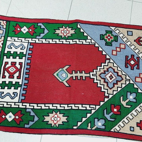 Vintage Bulgarian handwoven wool wall rug, like new, 83×53 cm