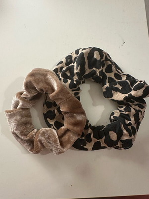 Set of 2 scrunchie like new