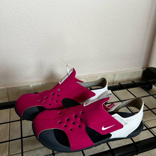 Nike Sunray Protect 2 kids sandals like new, size 35, red