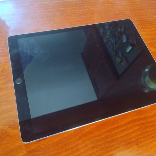 iPad Pro 12.9" 1st Generation 128GB Wi-Fi used, good condition