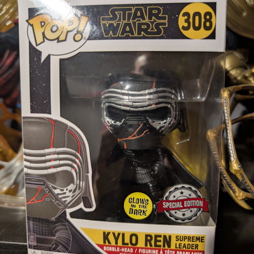Kylo Ren (Gitd) Special Edition Funko Pop like new
