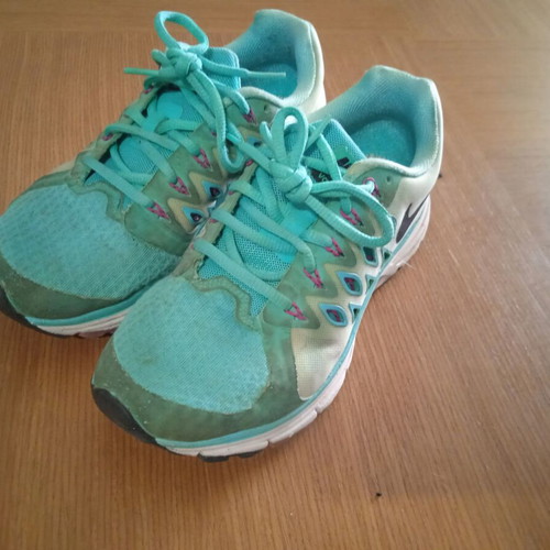 Nike athletic shoes used size 37.5 green unisex