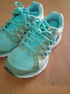Nike athletic shoes used size 37.5 green unisex